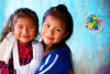 Due fratelli sorridono